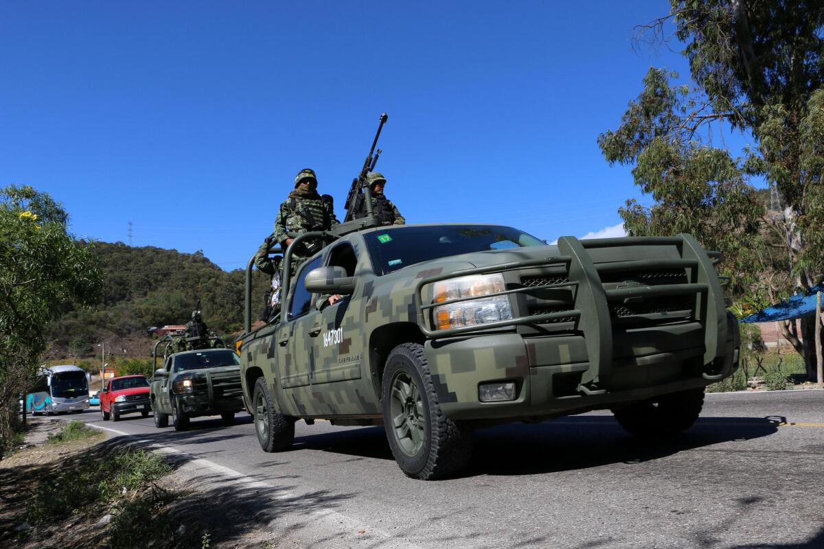 Unos 3.500 militares y 200 policías federales y estatales arribaron el miércoles 27 de enero de 2016, para participar en el Operativo Chilapa, que inició con el objetivo de reducir la violencia ligada al crimen organizado en varios municipios del estado mexicano de Guerrero, informaron las autoridades.