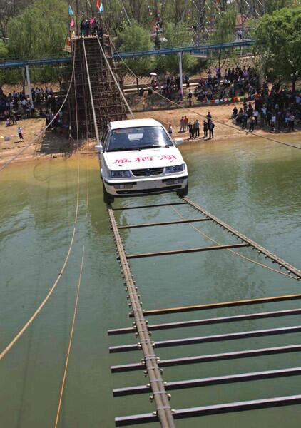 World record holder drives car on tightrope