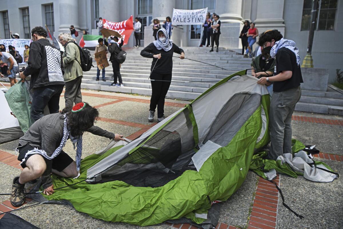 Pro-Palestinian protesters begin to set up tents