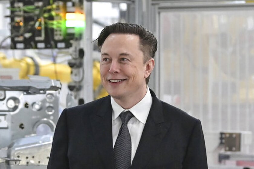 ARCHIVO - El director general de Tesla Elon Musk en la inauguración de una fábrica de Tesla en Gruenheide, Alemania