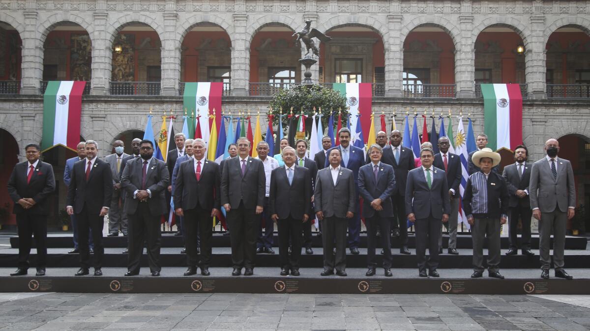 En esta fotografía divulgada por la Oficina de Prensa de la Presidencia de México