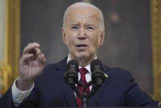 El presidente Joe Biden habla antes de aprobar un paquete de ayuda por 95.000 millones de dólares para Ucrania, que también incluye asistencia para Israel y Taiwán, en el Comedor Estatal de la Casa Blanca, el miércoles 24 de abril de 2024, en Washington. (AP Foto/Evan Vucci)