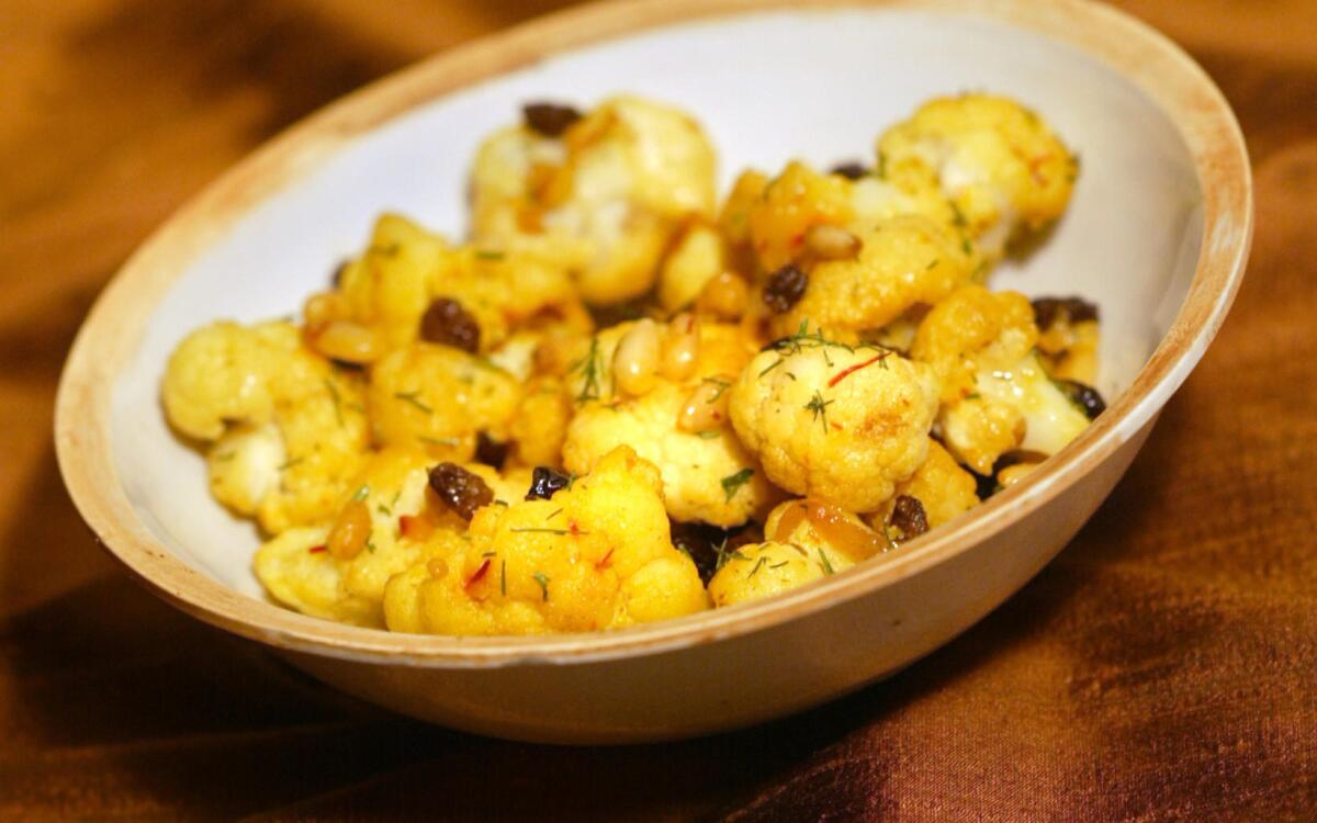Cauliflower with currants and pine nuts