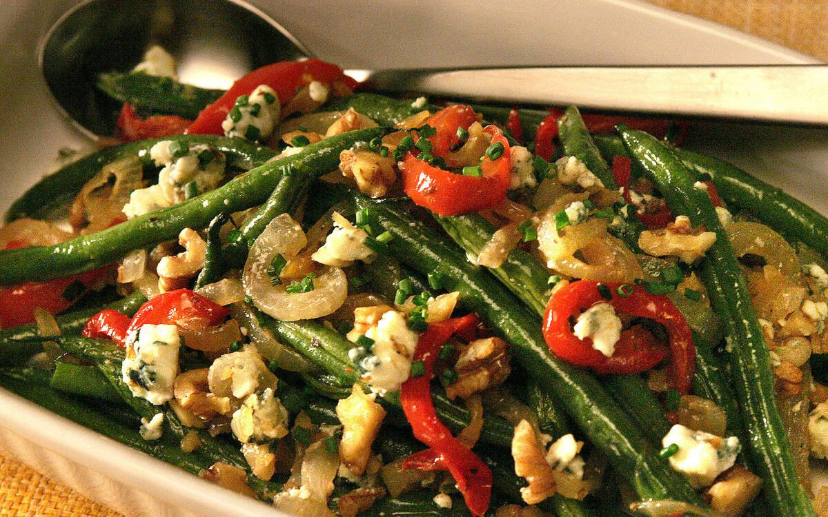 Roasted green beans with blue cheese