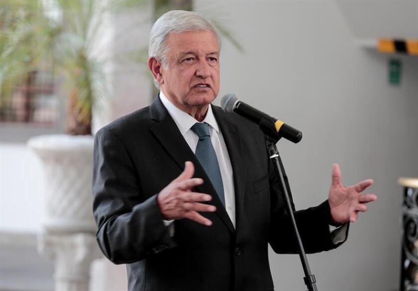 El próximo presidente de México, Andrés Manuel López Obrador, aseguró hoy que la transición de gobierno será "ordenada, pacífica" y sin "sobresaltos", tras reunirse con el actual mandatario, Enrique Peña Nieto, en el Palacio Nacional. EFE/Archivo