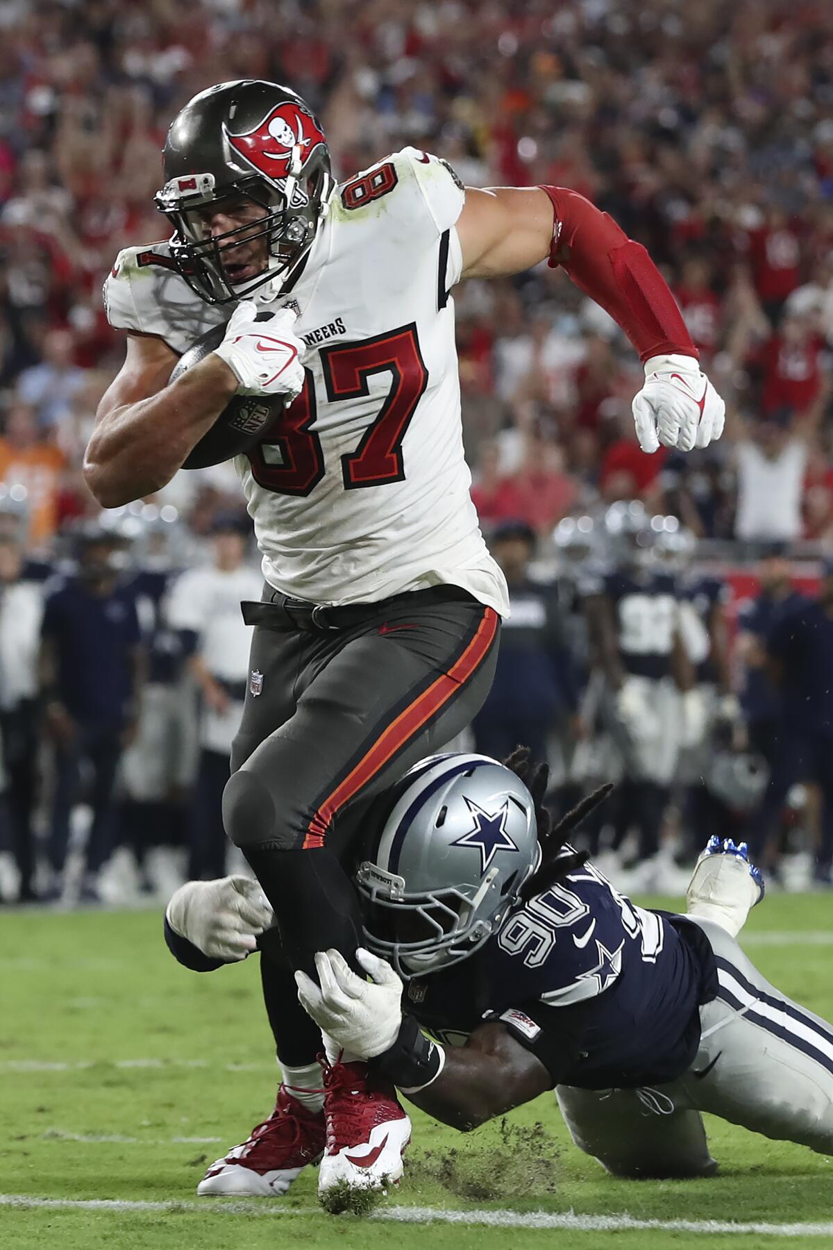 Bucs' Rob Gronkowski makes Super Bowl history with first reception