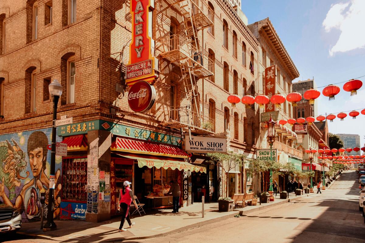 A street view of San Francisco's Chinatown