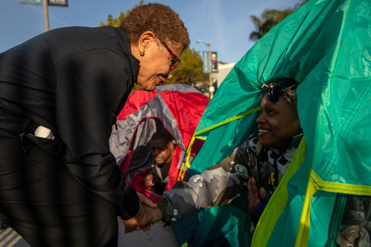 Mayor Karen Bass chats with Jawonna Smith, who had been living in a tent behind the Academy Museum of Motion Pictures.