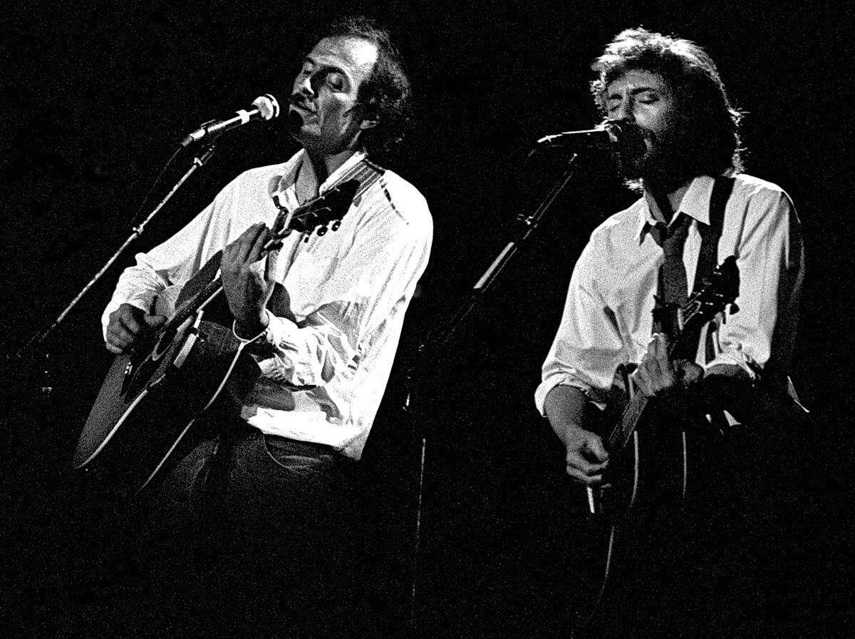 James Taylor, izquierda, y JD Souter actúan en Atlanta en 1981.