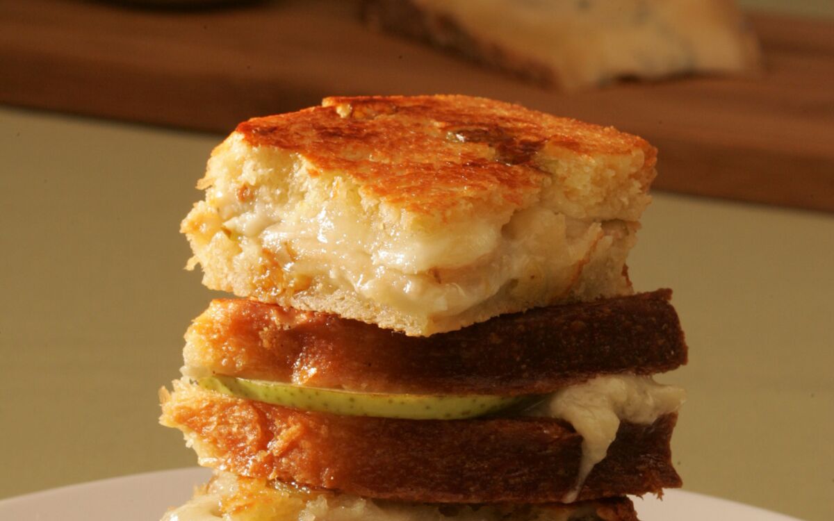 Grilled blue cheese and pear sandwich