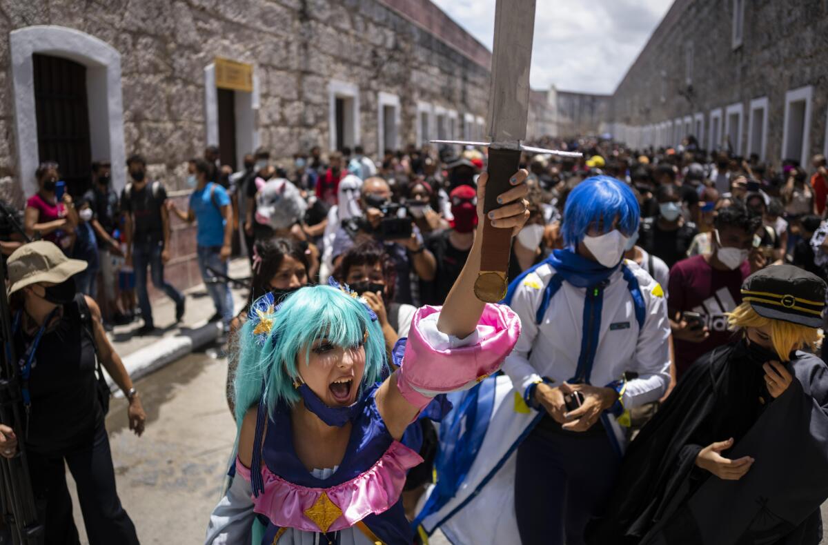 Jóvenes cubanos desfilan vestidos como sus personajes de anime o videojuegos favoritos