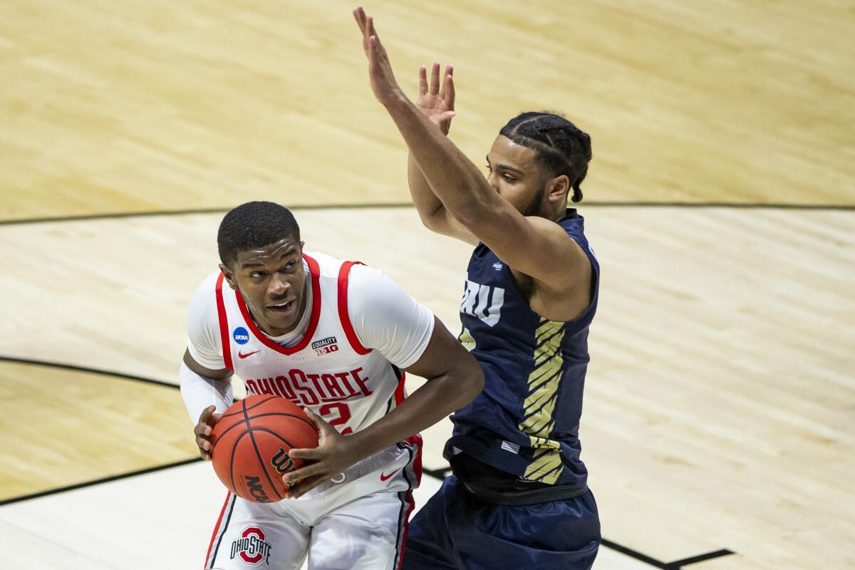 Ohio State's E.J. Liddell drives to the basket against Oral Roberts' Kevin Obanor.