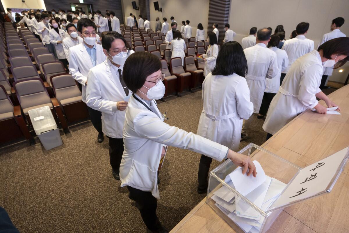 Medical professors queue to submit their resignations during a meeting at Korea University in Seoul.