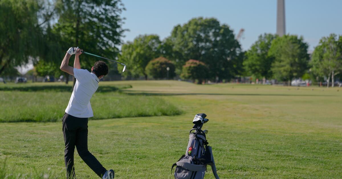 Le juge en litige concernant le terrain de golf de Washington demande aux responsables de Trump de ne pas couper d’arbres sans préavis