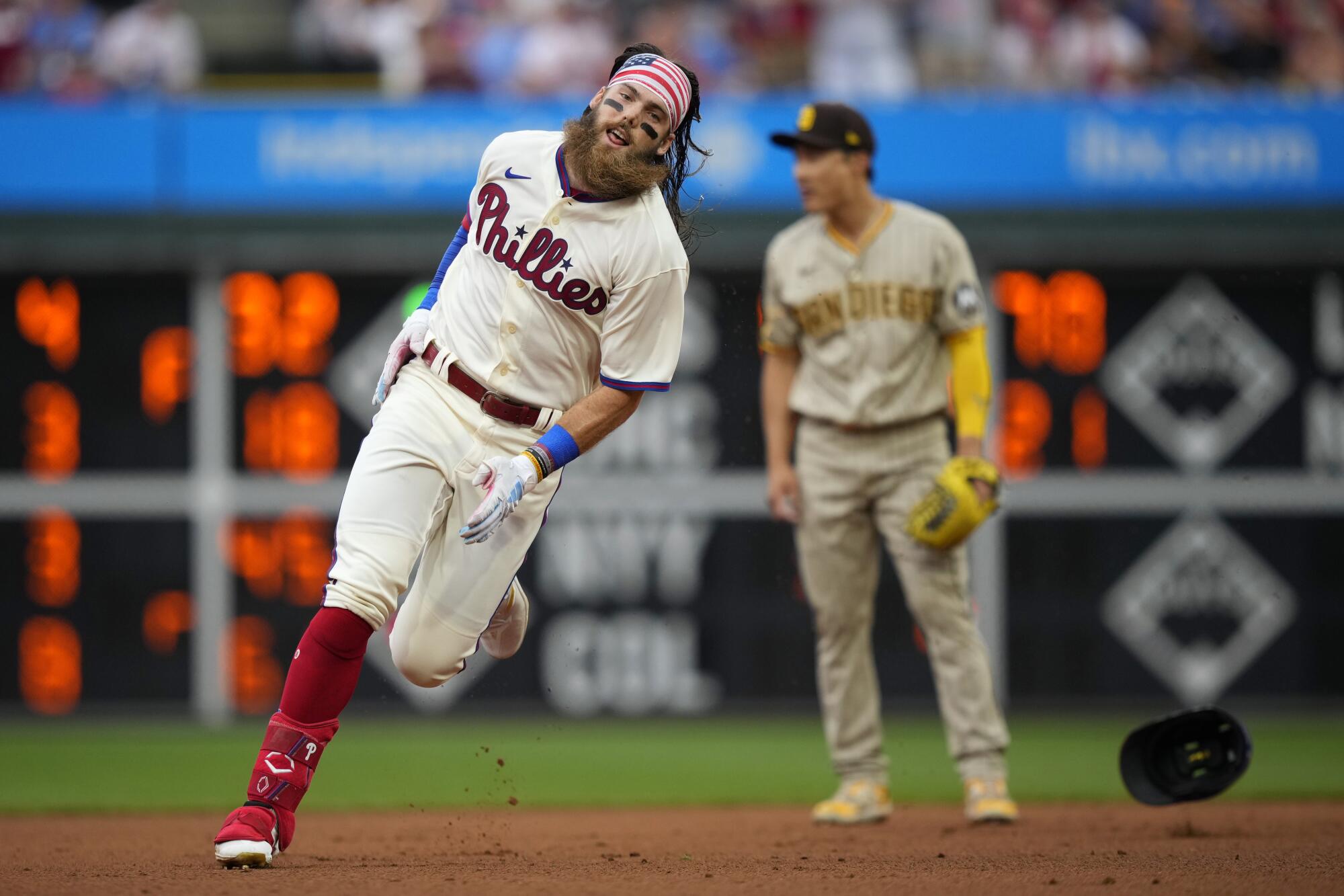 Kyle Schwarber's sacrifice fly pushes Phillies past Padres, who lose again  in extra innings - The San Diego Union-Tribune