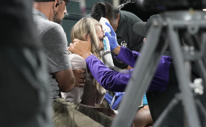 Reportera de TV, herida por pelotazo en juego de Rockies - Los Angeles Times