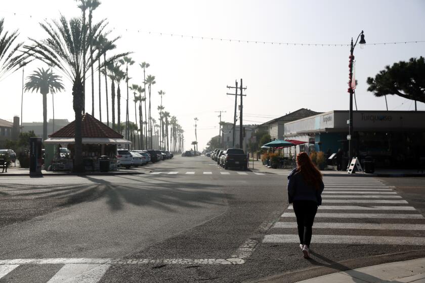 LOS ANGELES, CA-NOVEMBER 7, 2019: A person walks in Redondo Beach on November 7, 2019, in Los Angeles, California. (Photo By Dania Maxwell / Los Angeles Times)