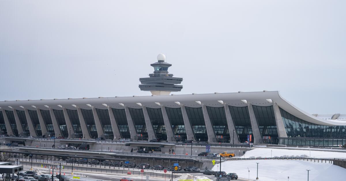 Une mère ghanéenne et son enfant retenus à l’aéroport pendant plusieurs jours après leur arrivée avec des visas valides, selon les avocats