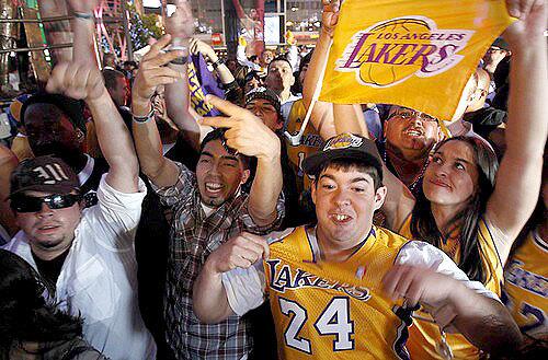 Lakers fans