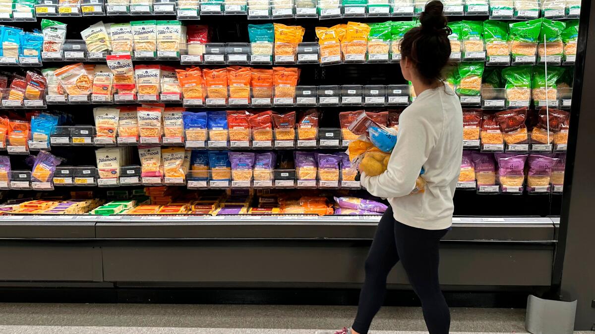 Indicador clave de inflación empeora mientras se erosionan los ingresos y el gasto en EEUU