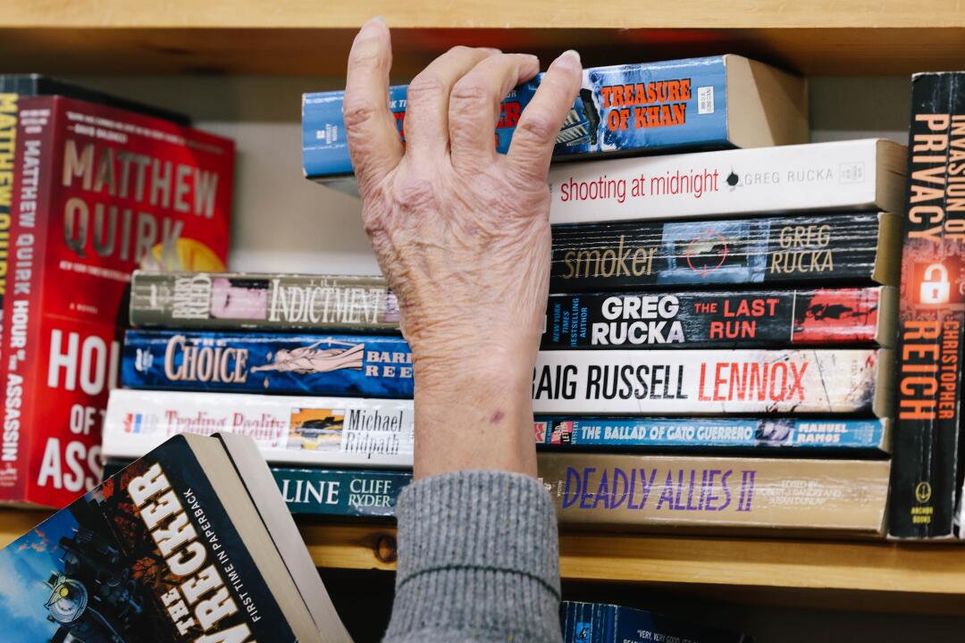 Book Rack in Arcadia is closing. Customers mourn - Los Angeles Times