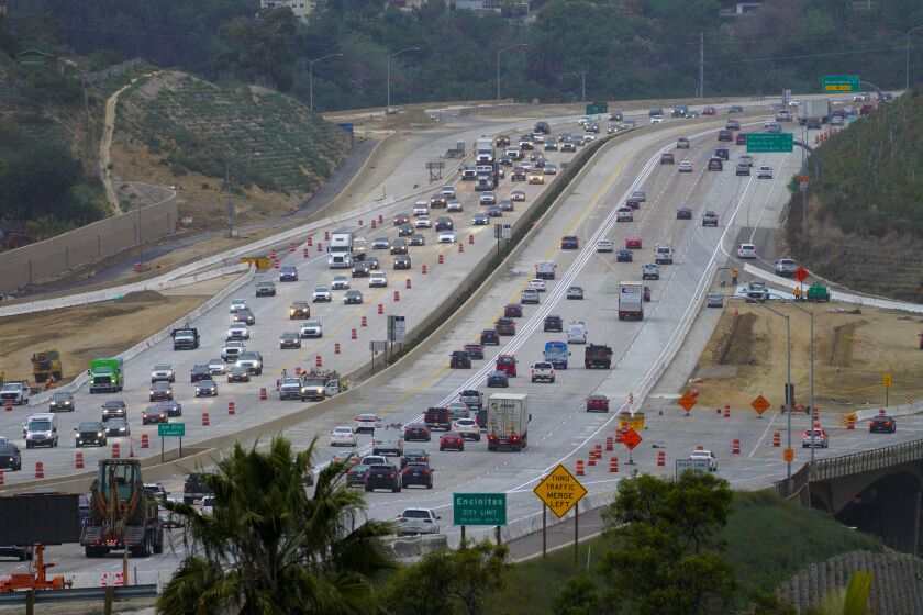 Encinitas, CA - February 15: On Tuesday, Feb. 15, 2022 in Encinitas, CA., commuters heading north on Interstate 5 take advantage of the newly constructed carpool lanes that have been officially opened. (Nelvin C. Cepeda / The San Diego Union-Tribune)