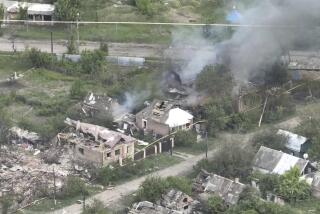 Esta imagen tomada desde un dron y obtenida por The Associated Press muestra ka aldea de Ocheretyne, un objetivo de las fuerzas rusas en la región de Donetsk, Ucrania. (Kherson/Green vía AP)