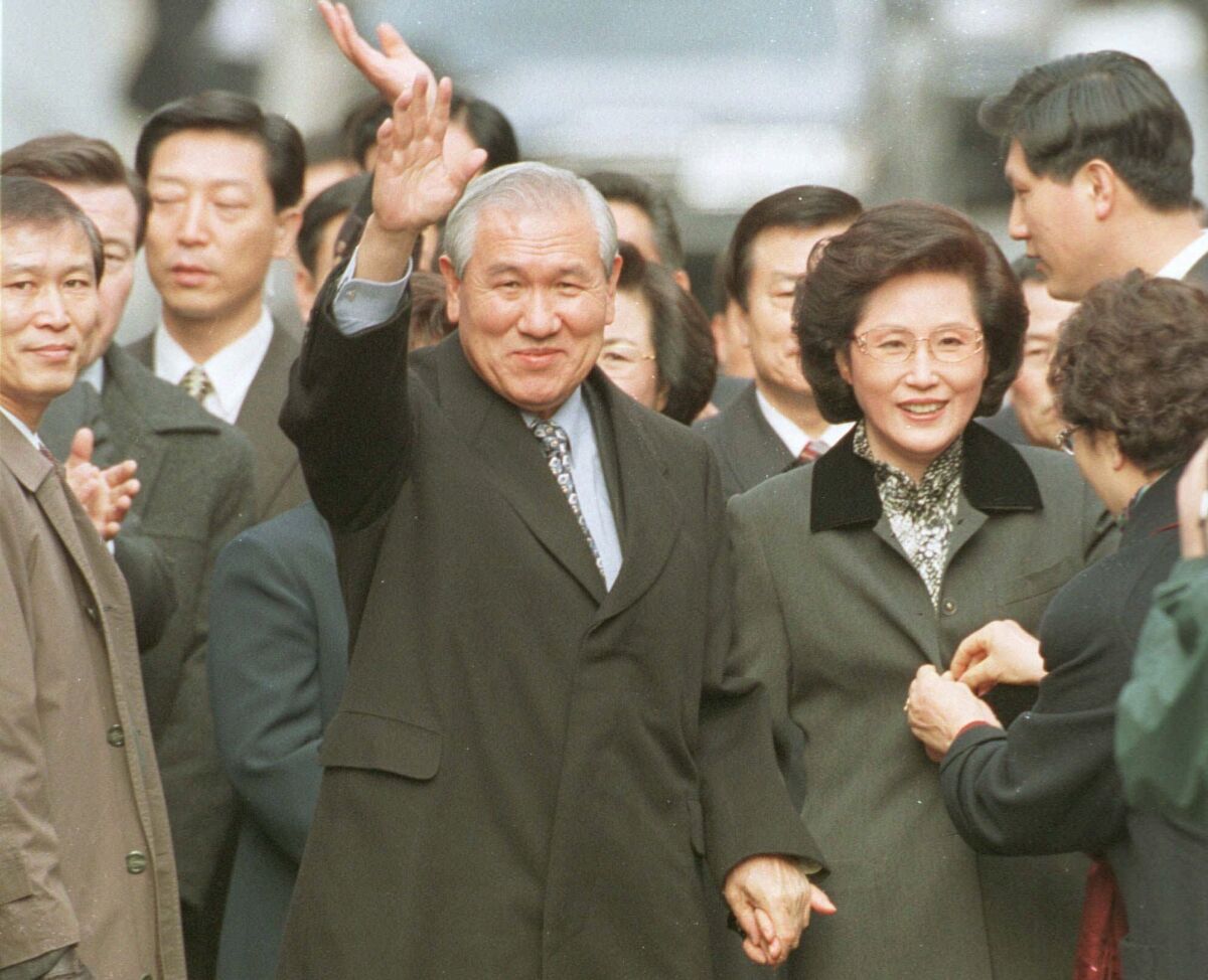 Former South Korean President Roh Tae-woo waving