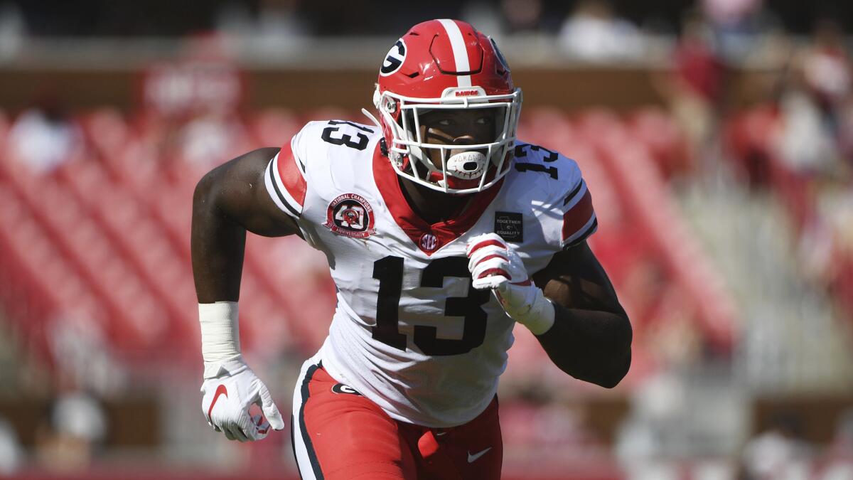 Georgia edge rusher Azeez Ojulari runs.