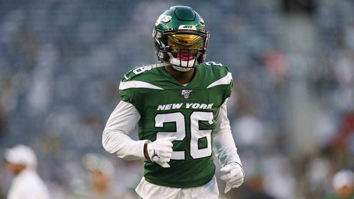 New York Jets running back Le'Veon Bell warms up before a preseason game against the New Orleans Saints on Aug. 24.