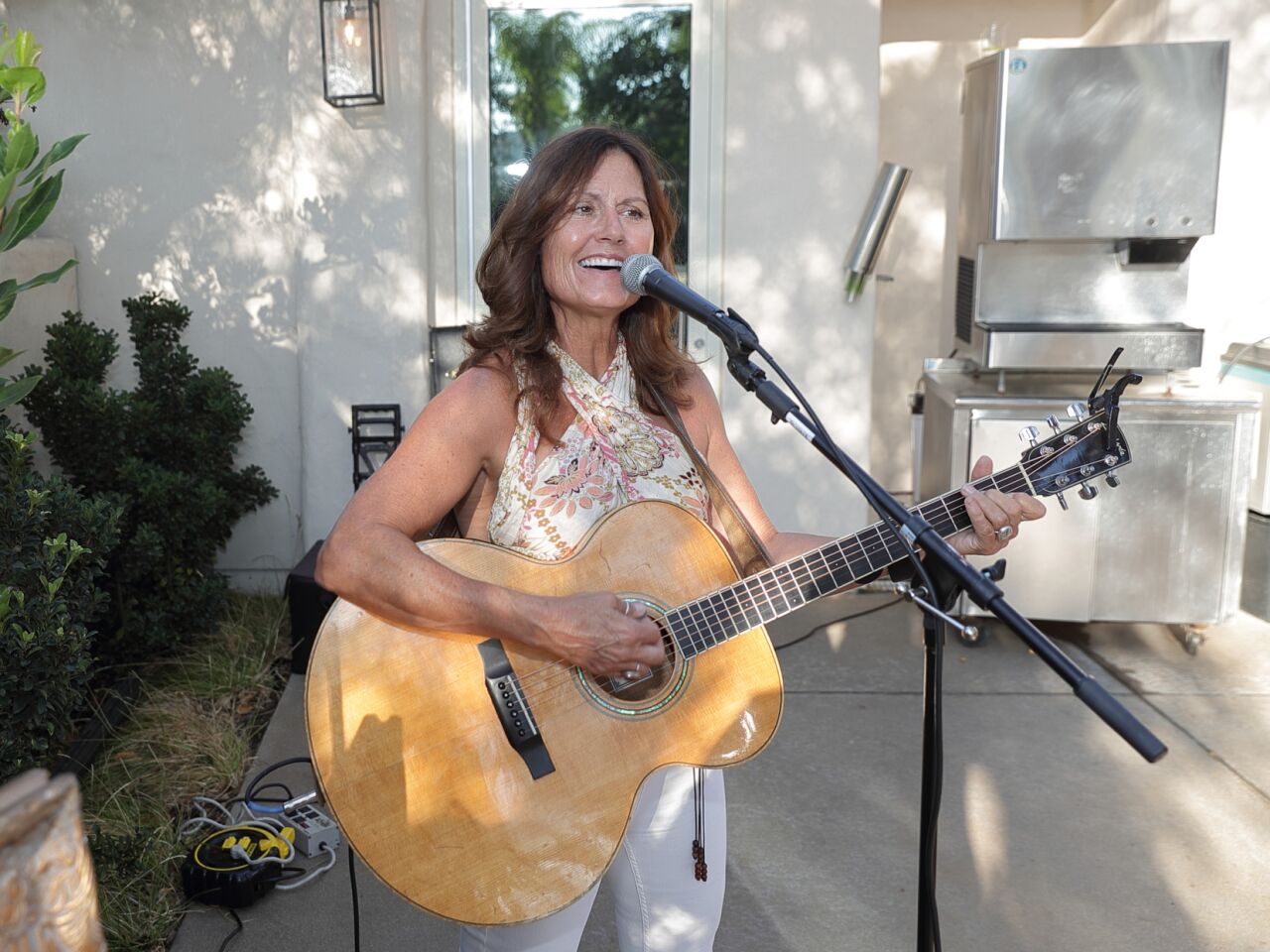 Lisa Campbell entertained guests during the silent auction