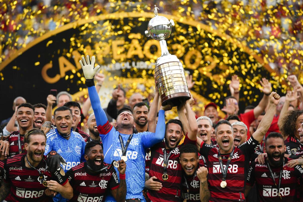 Los jugadores del Flamengo festejan tras conquistar la Copa Libertadores 