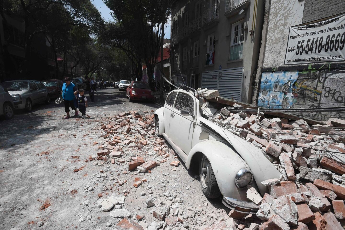 Powerful quake rocks Mexico