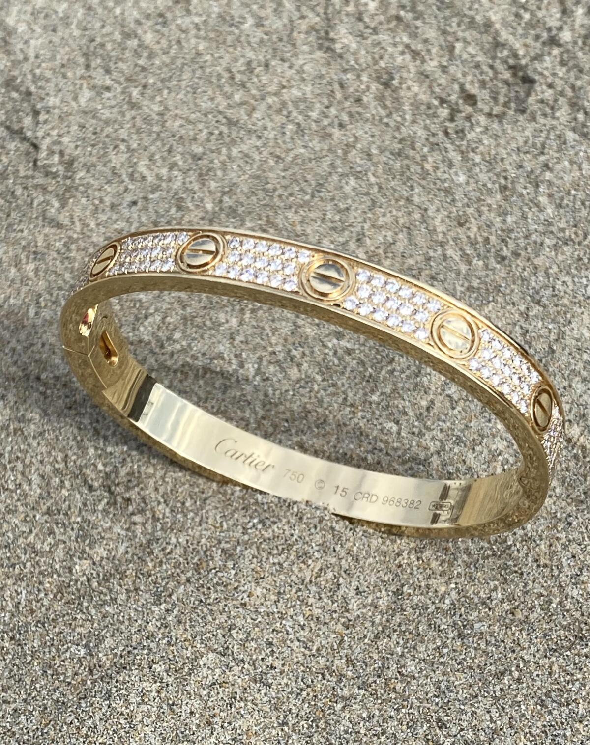  Stan Ross helped find a Cartier bracelet at Newport Beach Pier after its owner had walked a long stretch of shoreline.