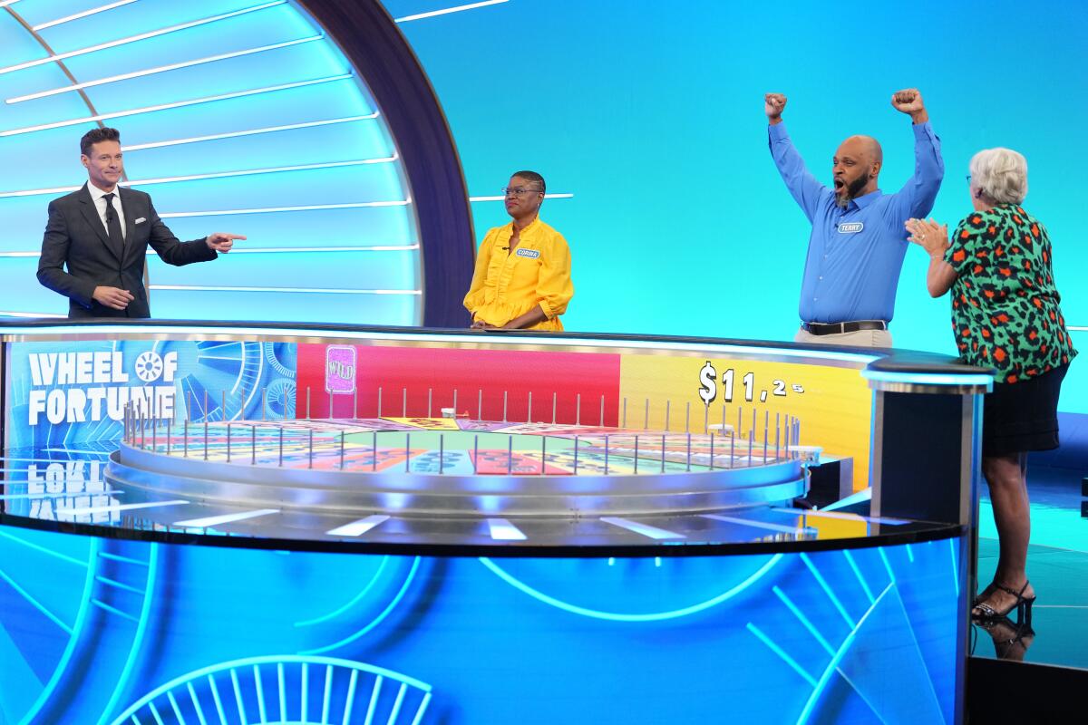 Ryan Seacrest's first 'Wheel of Fortune' episode is smooth start Los