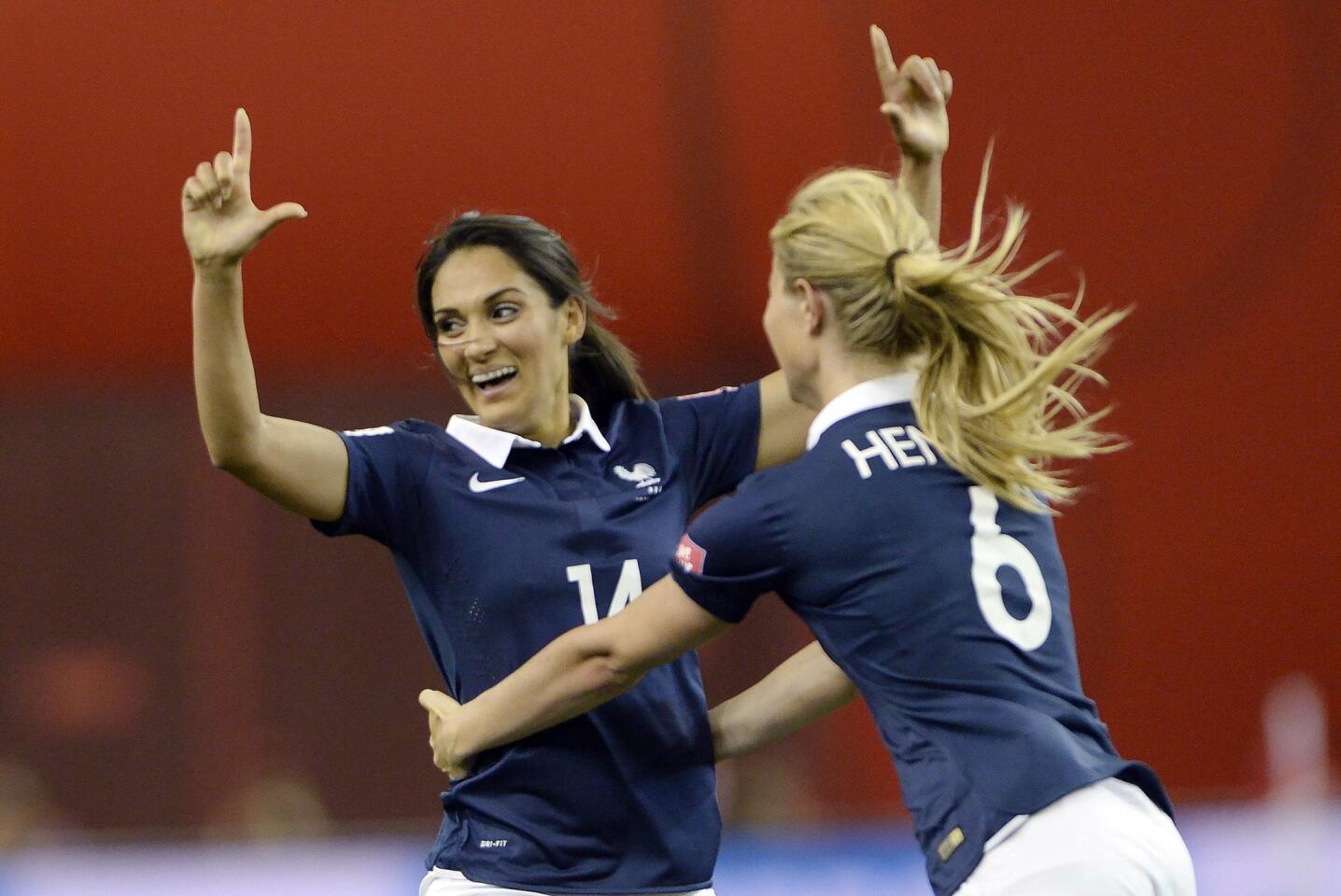 Louisa Necib, Amandine Henry