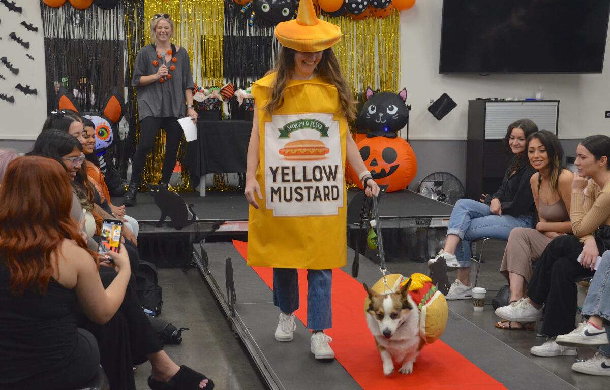 Baylie Suarez announces Taylor Tropeano, dressed as mustard, with Frankie, a hot dog.