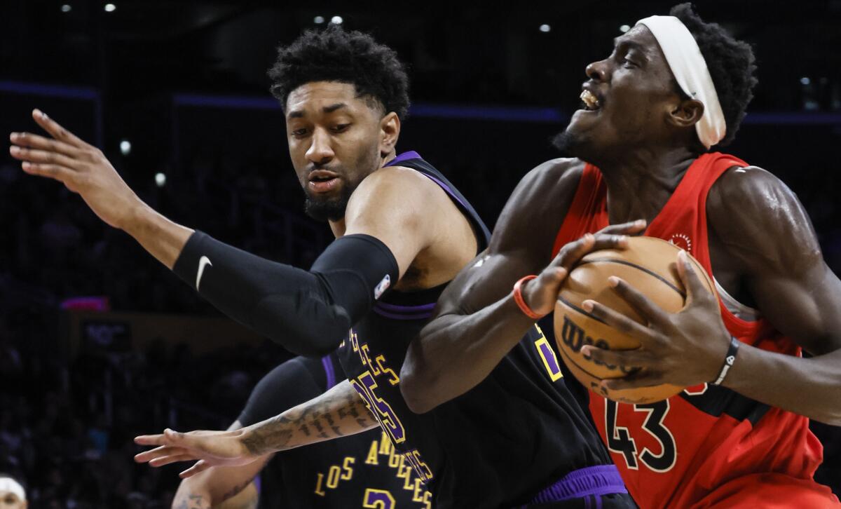 Lakers Toronto'yu geride bırakırken Anthony Davis 41 sayı attı
