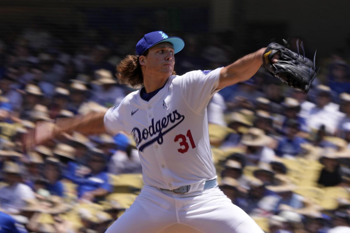 Dodgers-starter Tyler Glasnow levert zondag tijdens de eerste inning.