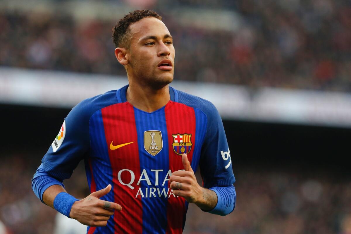 El jugador brasileño Neymar, durante un partido con el FC Barcelona celebrado en el estadio Camp Nou de la ciudad condal española.