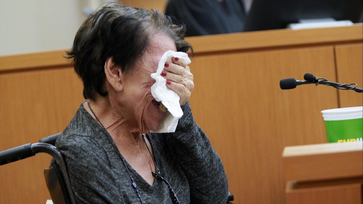 Lorraine Vega, quien fue maltratada por Shirley Montana, llora durante su testimonio en el Tribunal Superior de San Diego.