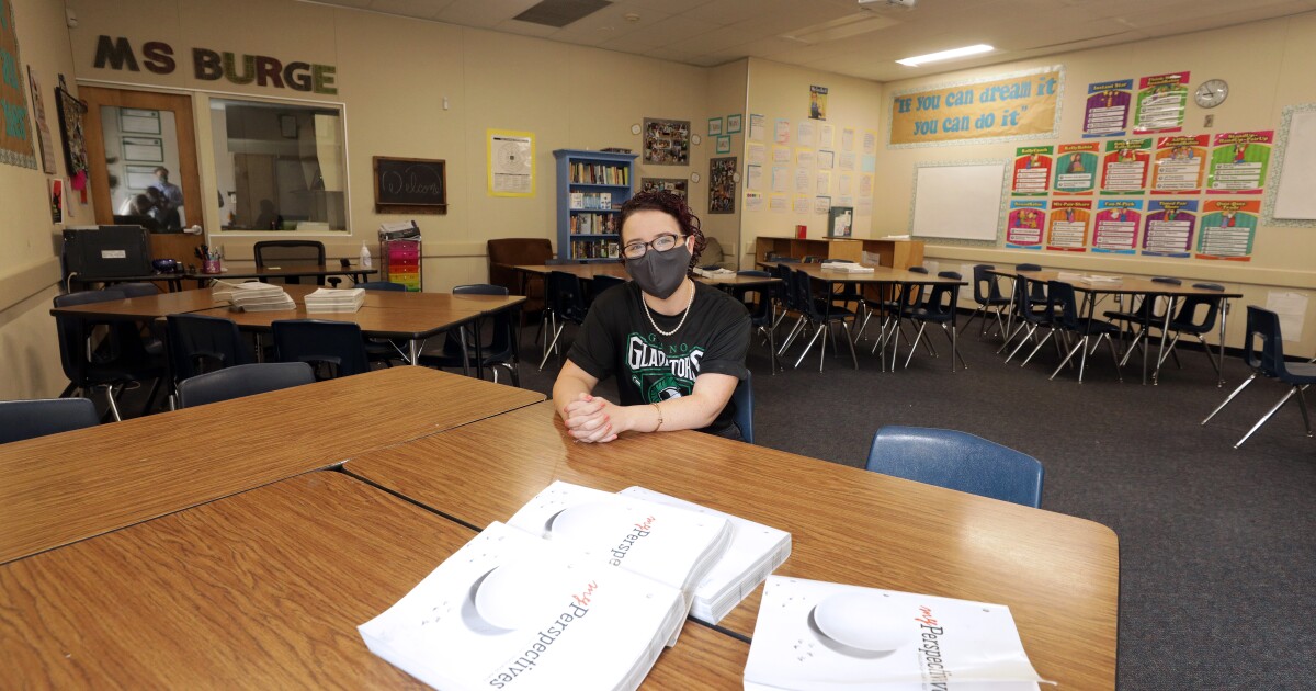 Deberías enviar a tu hijo a la escuela? Las familias están preocupadas y  divididas - Los Angeles Times