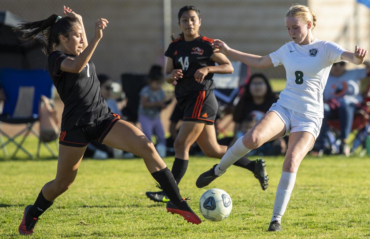 Los Amigos' Daena Aguilera and Sage Hill's Lauren Graham battle it out during Thursday's match.