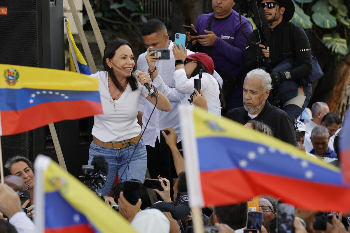 En esta imagen de archivo, la candidata de la coalición opositora a la presidencia de Venezuela, 
