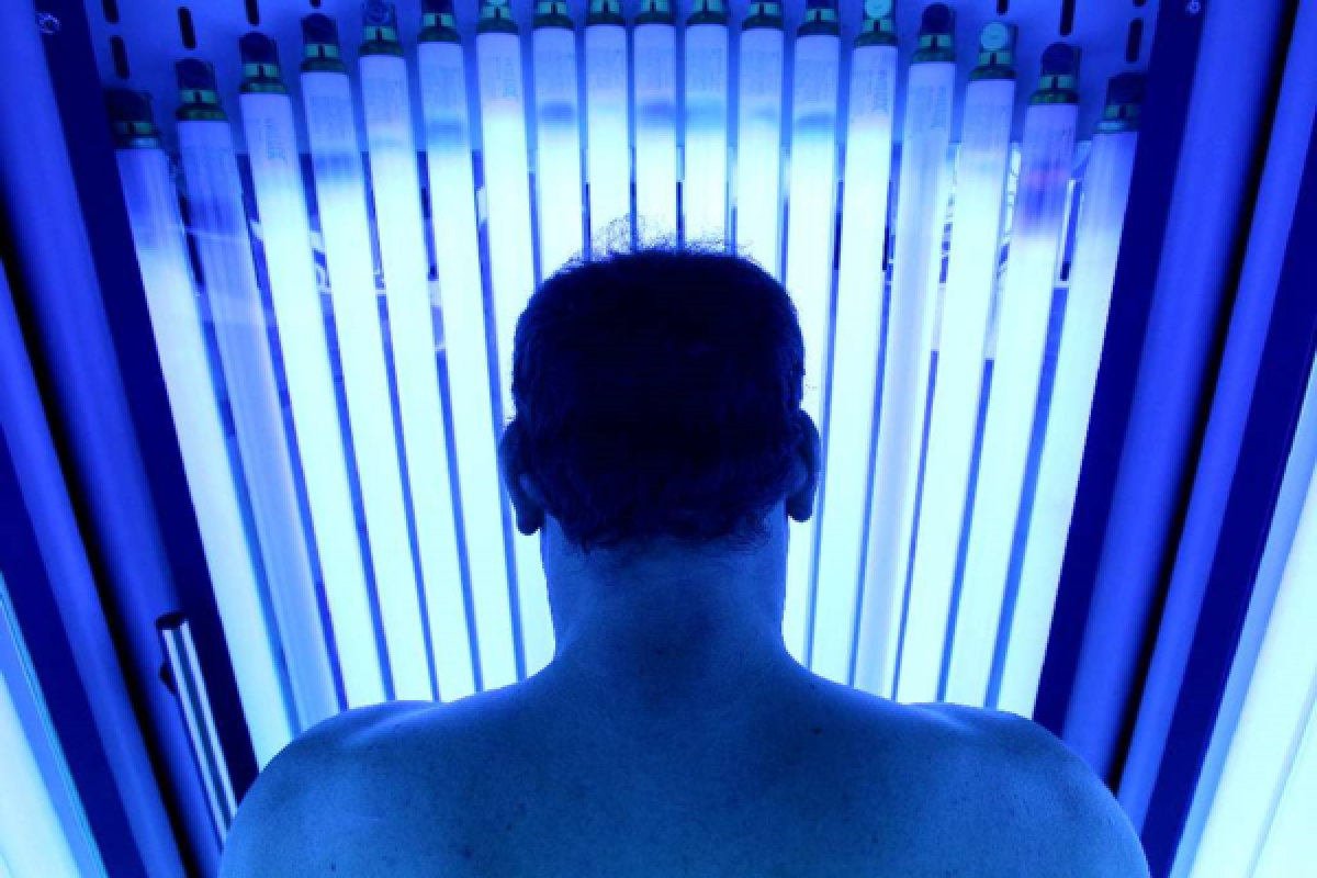 Under 18 and looking for a quick glow? You'll likely soon get a new warning against use of tanning devices because of heightened cancer risks, courtesy of the FDA.