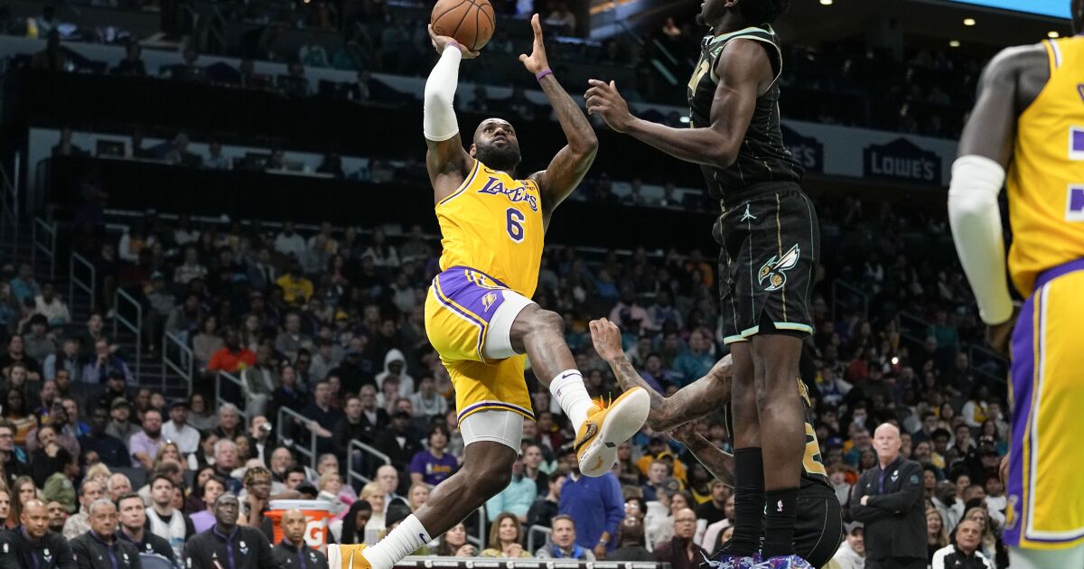 Lakers need 43 points from LeBron James to hold off Hornets rally