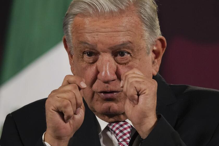 El presidente mexicano, Andrés Manuel López Obrador, en su conferencia diaria matutina en el Palacion Nacional en Ciudad de México, el viernes 1 de marzo de 2024. López Obrador afirmó el lunes 11 de marzo que hubo abuso de autoridad en el caso del estudiante que fue abatido por policías en el estado sureño de Guerrero. (AP Foto/Marco Ugarte)