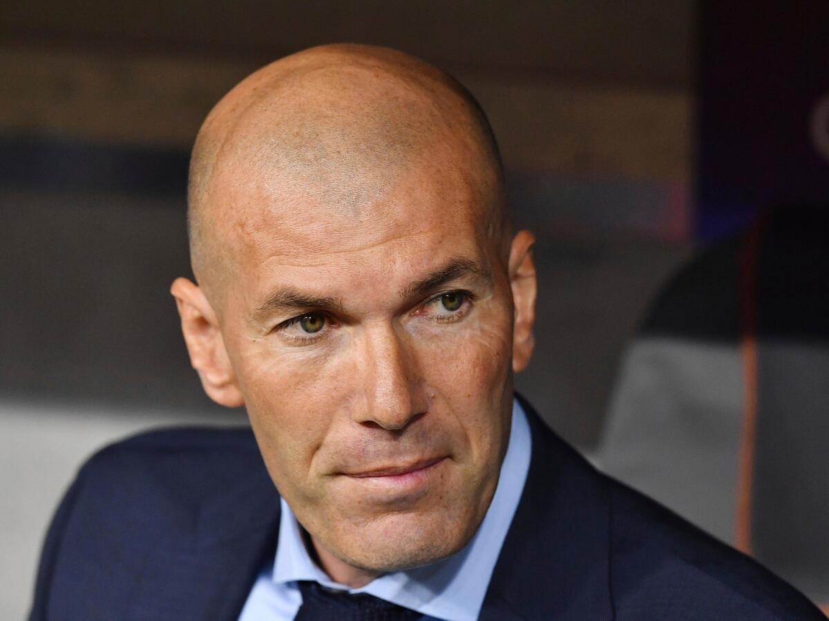 El técnico del Real Madrid Zinedine Zidane durante la ida de la semifinal contra Bayern Múnich por la Liga de Campeones, el miércoles 25 de abril de 2018.