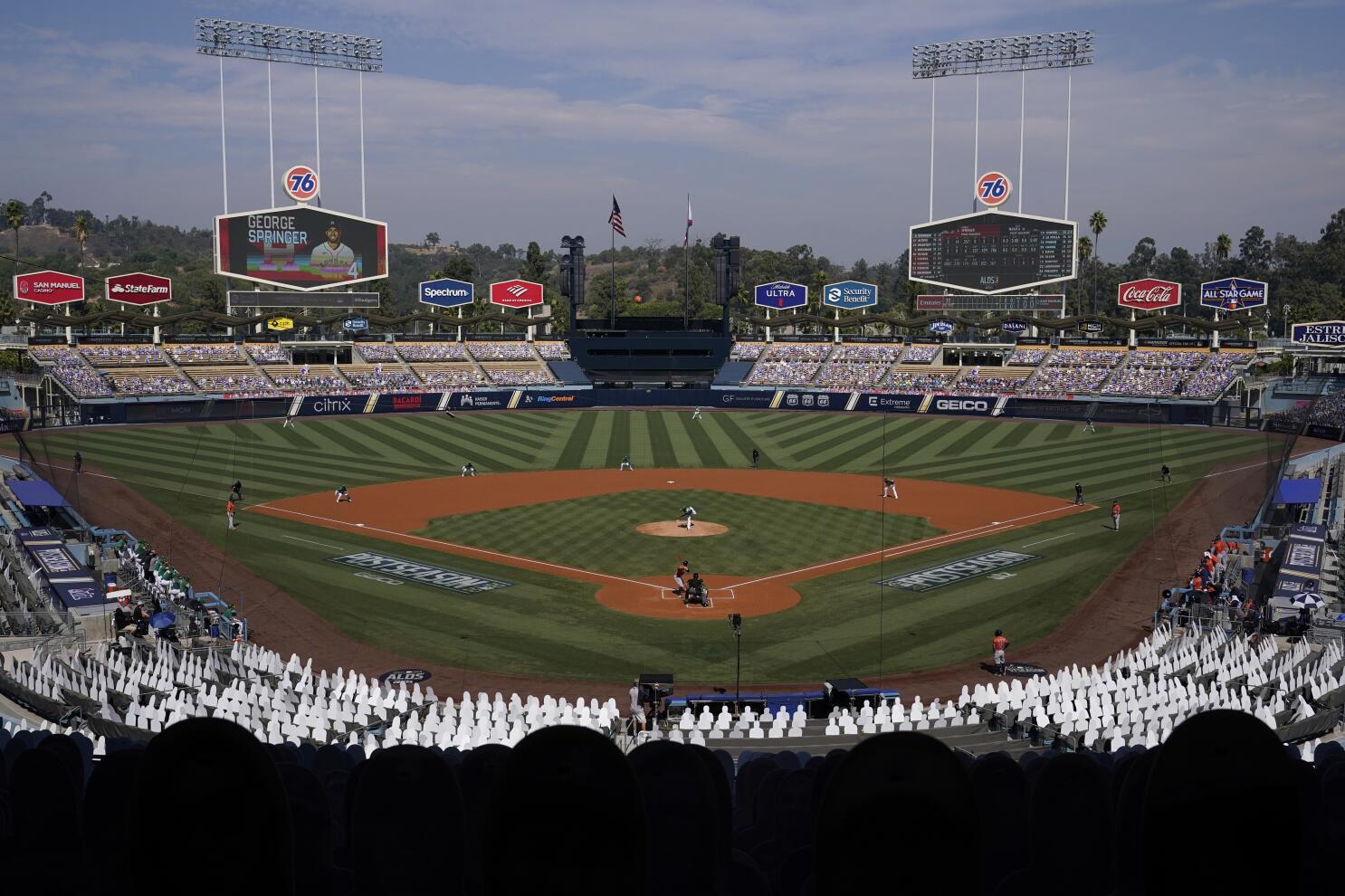 Dodgers will require masks for all spectators