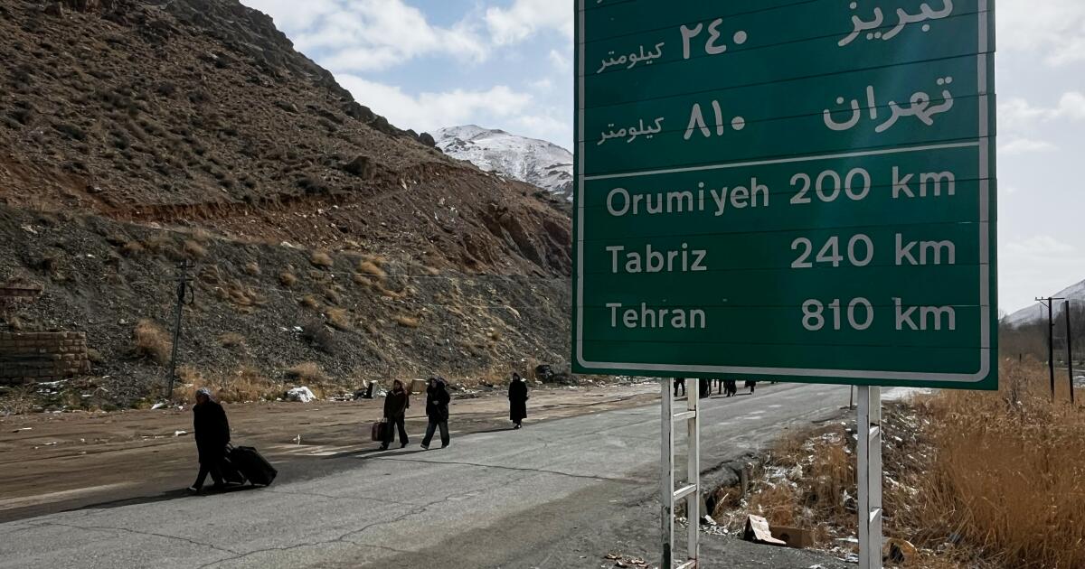 Un voyage de 12 heures à travers l’Iran offre un aperçu de la destruction, de la violence et de la vie quotidienne